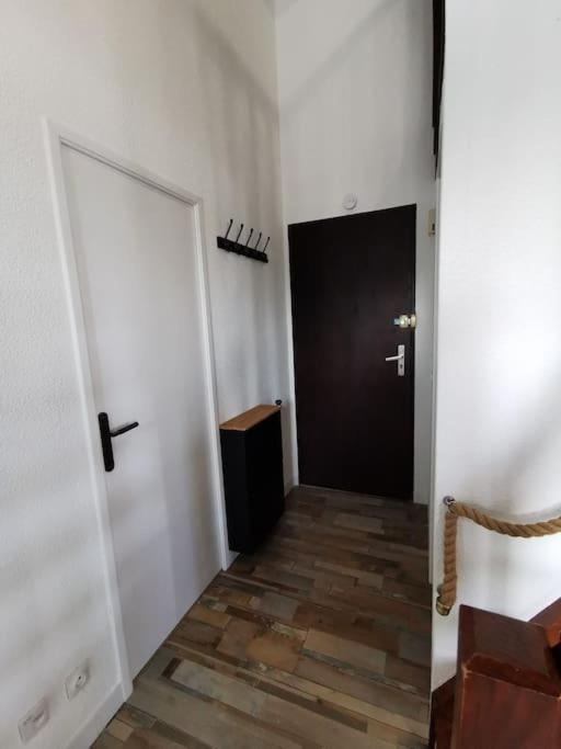 Les Pins Dans L'Eau Apartment Карканс Екстериор снимка